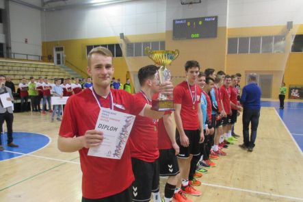 Foto k aktualitě Studenti SŠIEŘ Rožnov opět mistry ČR v házené