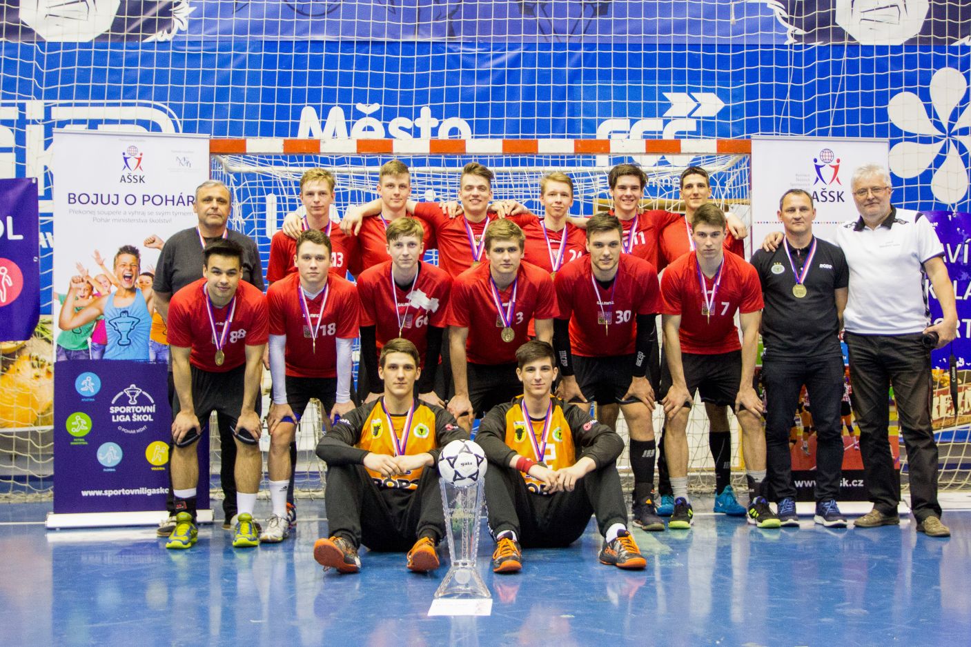  Mistři ČR středních škol v házené chlapců jsou studenti ze SŠIEŘ Rožnov pod Radhoštěm