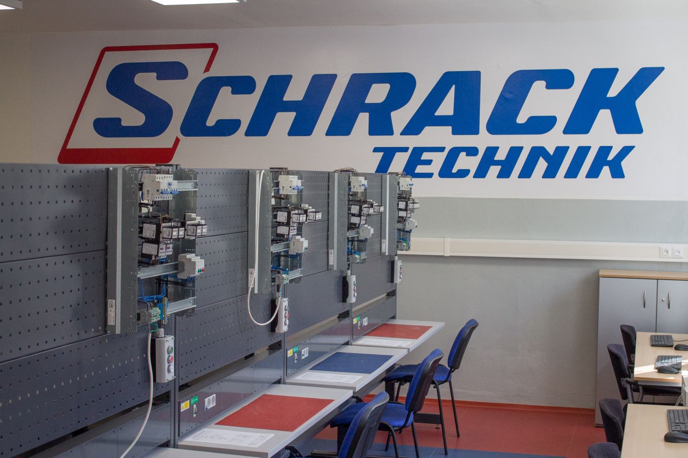  Elektro dílna v budově praktického vyučování dostala nový kabát