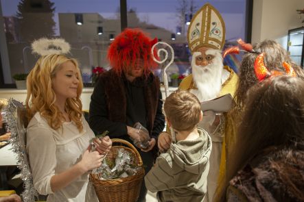 Foto k aktualitě  Mikulášská nadílka pro Dětský domov Valašské Meziříčí
