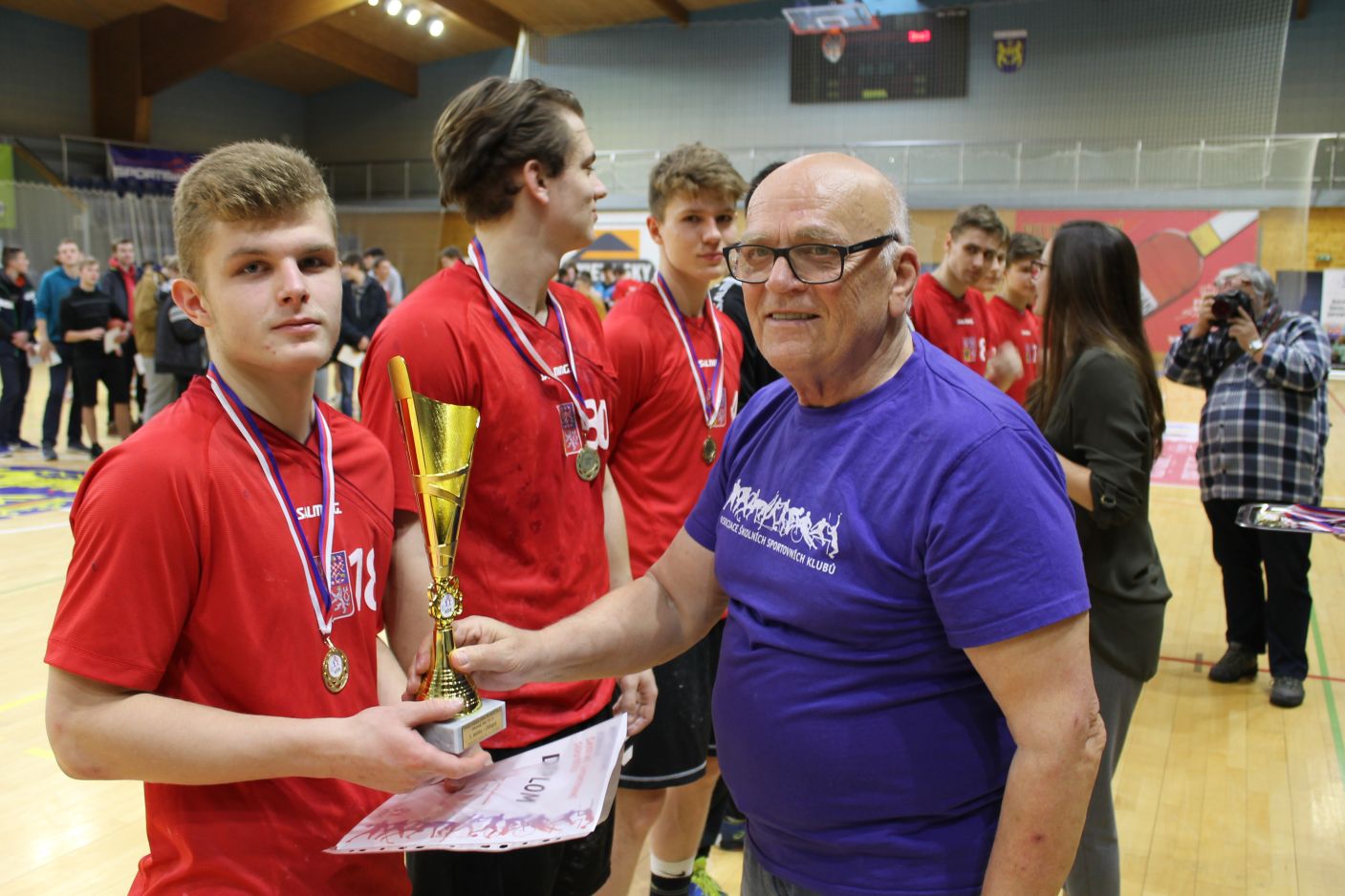  Studenti SŠIEŘ Rožnov opět mistry ČR v házené!