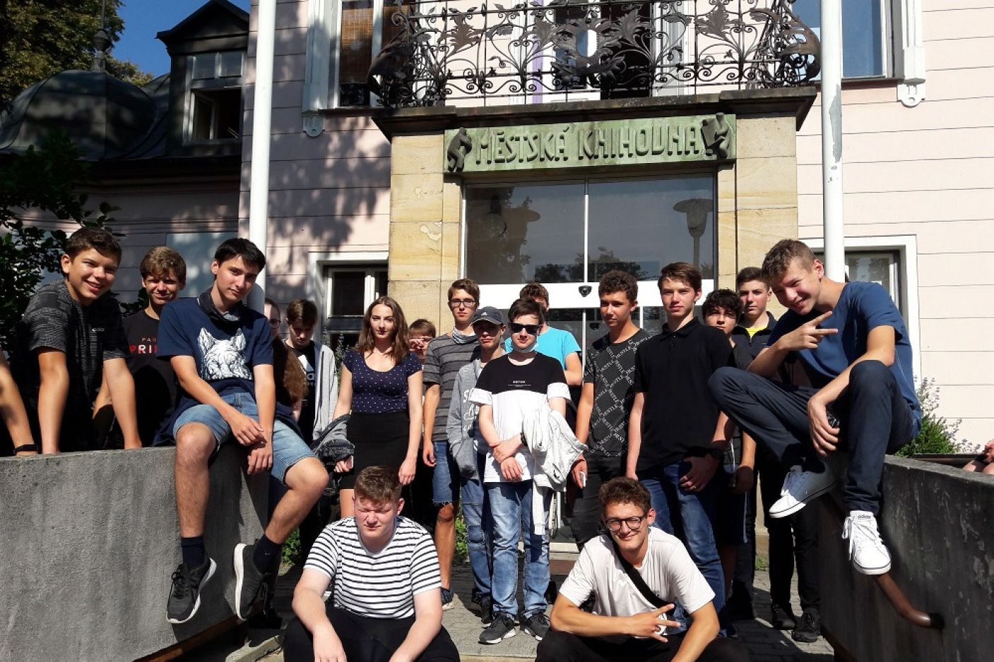  TEMATICKÁ EXKURZE IT1B V MĚSTSKÉ KNIHOVNĚ ROŽNOV POD RADHOŠTĚM