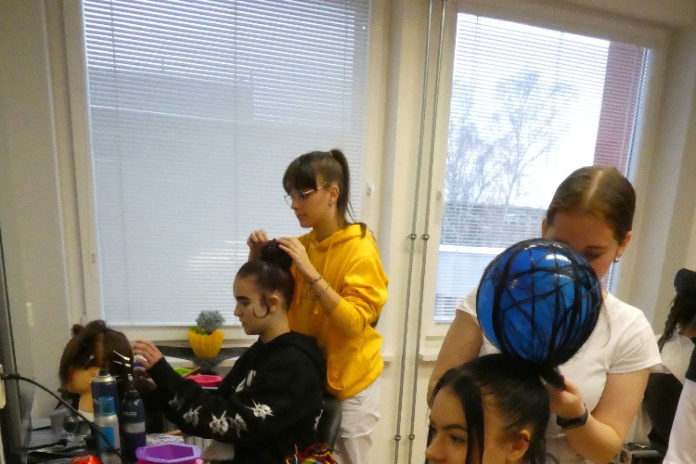  Zimní účesy kadeřnic 1. ročníku