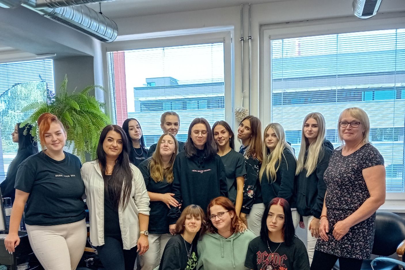  Školení společenských  účesů  