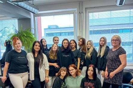 Foto k aktualitě  Školení společenských  účesů  