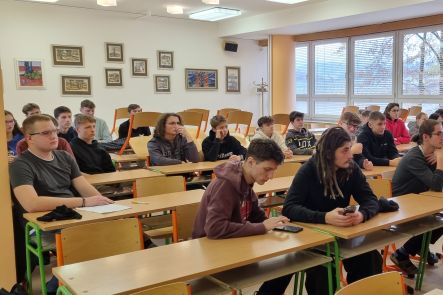 Foto k aktualitě Zasedání Studentského parlamentu SŠIEŘ