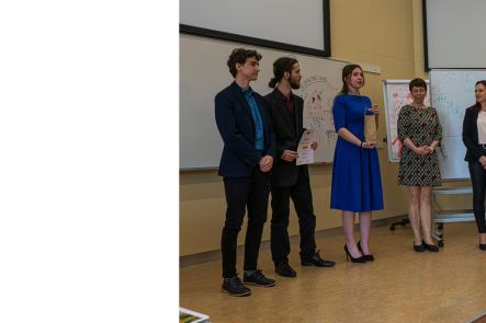 Foto k aktualitě Zástupci parlamentu převzali ocenění