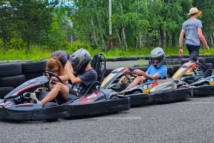 Foto k aktualitě  Výlet na motokáry ve Frenštátu pod Radhoštěm s třídou IT1C