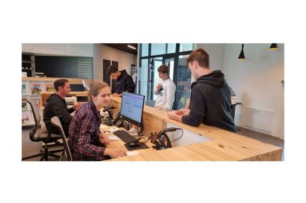 Foto k aktualitě Exkurze PO1 v knihovně