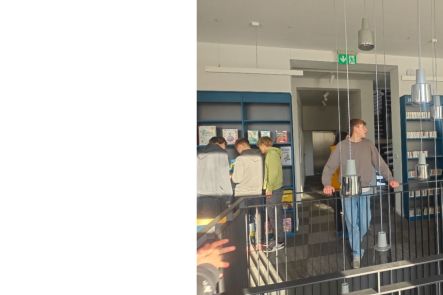 Foto k aktualitě IT1A a IT1B na návštěvě v Městské knihovně Rožnov p. R.