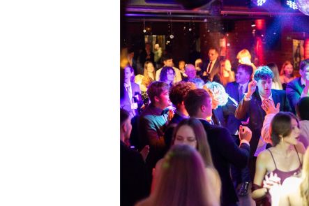 Foto k aktualitě VYDAŘENÝ MATURITNÍ PLES 2025!