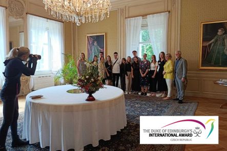 Foto k aktualitě DofE: Nela Halamíčková na slavnosti u prezidenta v Lánech