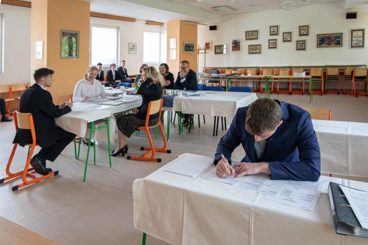 PŘIHLAŠOVÁNÍ K MATURITNÍM ZKOUŠKÁM V OPRAVNÉM NEBO NÁHRADNÍM TERMÍNU JARO 2025