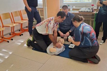 Foto k aktualitě   Kurz první pomoci pro zaměstnance školy