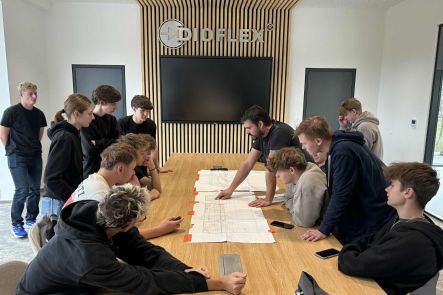 Foto k aktualitě Exkurze třídy IT3A do firmy DIOFLEX