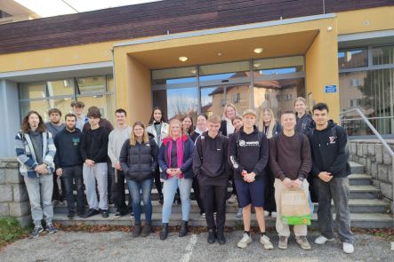 Foto k aktualitě Studenti PO1 a PO2 navštívili Domov pro seniory v Rožnově pod Radhoštěm