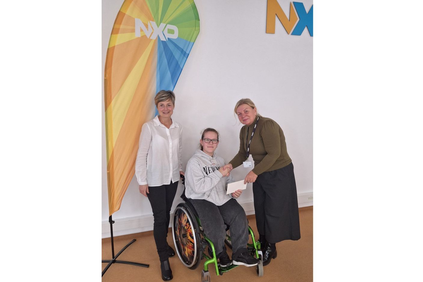  Žákyně naší školy obdržela finanční dar od firmy NXP na relaxační vak 