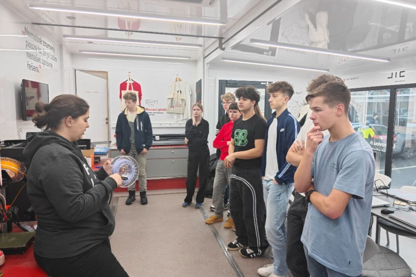  DEN POLOVODIČŮ NA ROŽNOVSKÉ STŘEDNÍ!