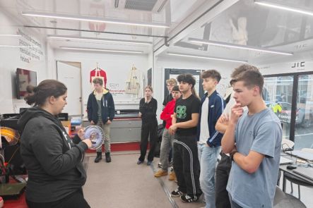 Foto k aktualitě DEN POLOVODIČŮ NA ROŽNOVSKÉ STŘEDNÍ!