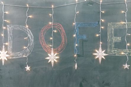 Foto k aktualitě Vánoční program na budově teorie