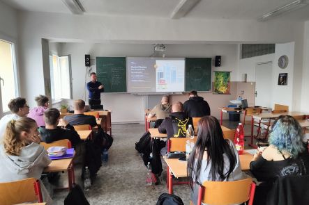 Foto k aktualitě Lekce finanční gramotnosti pro třídu PO1 a PO2