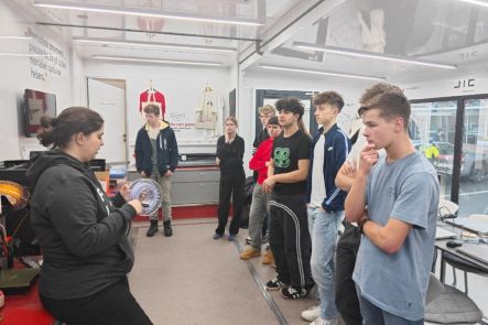 Foto k aktualitě DEN POLOVODIČŮ NA ROŽNOVSKÉ STŘEDNÍ