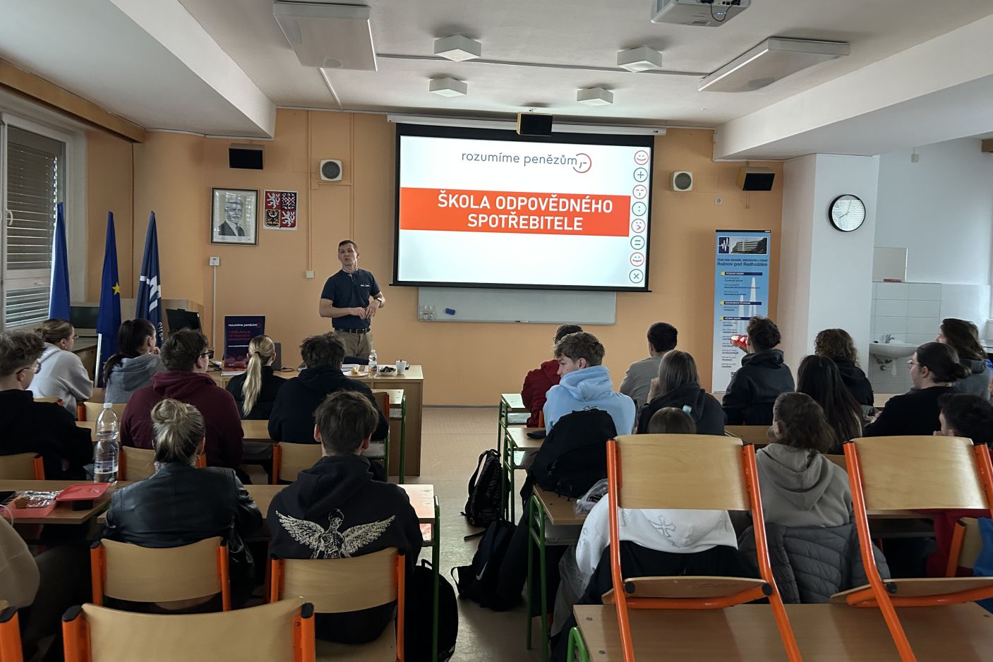  Žáci oboru Podnikání a Prodavač se zúčastnili programu Škola odpovědného spotřebitele