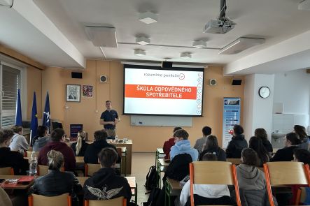 Foto k aktualitě Žáci oboru Podnikání a Prodavač se zúčastnili programu Škola odpovědného spotřebitele