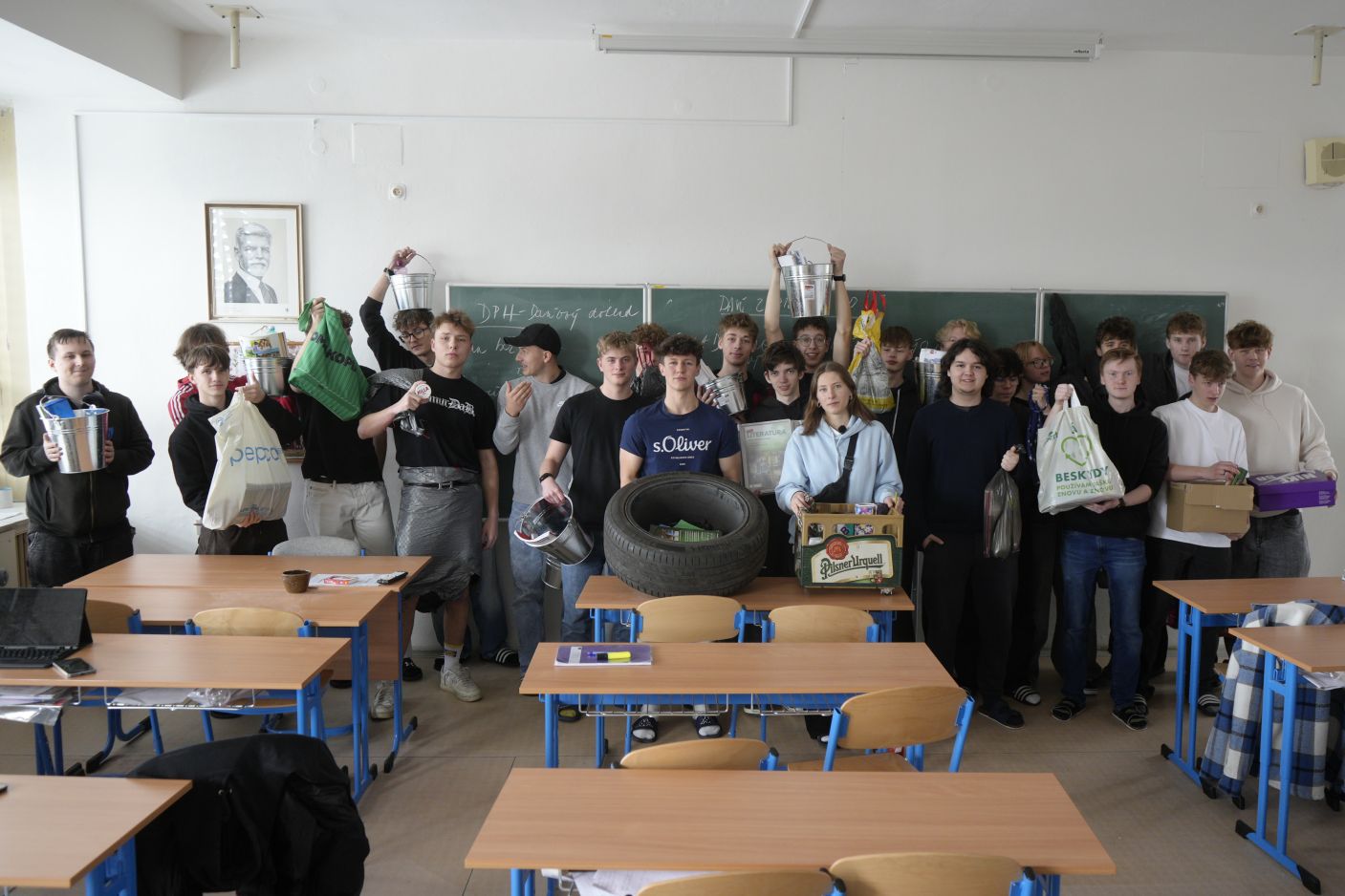  No Backpack Day (Den bez batohu)