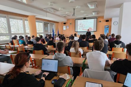 Foto k aktualitě Prevence, která otevírá oči: drogy a kyberbezpečnost