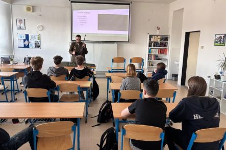 Foto k aktualitě Náš absolvent předává své zkušenosti mladším ročníkům