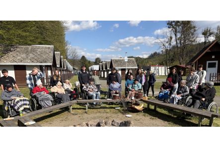 Foto k aktualitě Vycházka studentů DOFE se seniory se opět vydařila