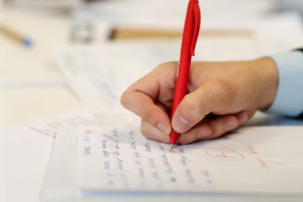 Foto ke stránce PŘIHLAŠOVÁNÍ K MATURITNÍM ZKOUŠKÁM V OPRAVNÉM NEBO NÁHRADNÍM TERMÍNU PODZIM 2026